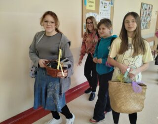 PIERWSZY DZIEŃ WIOSNY W SZKOLE – “DZIEŃ PLECAKA”