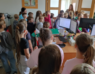 WYCIECZKA UCZNIÓW KLAS TRZECICH DO BANKU