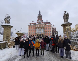 WYCIECZKA UCZNIÓW Z KLAS 4A I 7A DO ZAMKU KSIĄŻ.