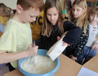 PIECZENIE GOFRÓW W II GRUPIE ŚWIETLICOWEJ