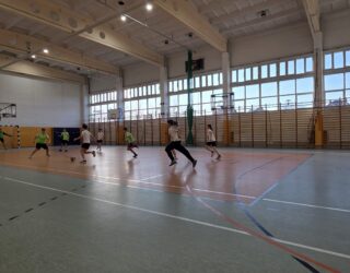 SZKOLNY TURNIEJ PIŁKI NOŻNEJ HALOWEJ